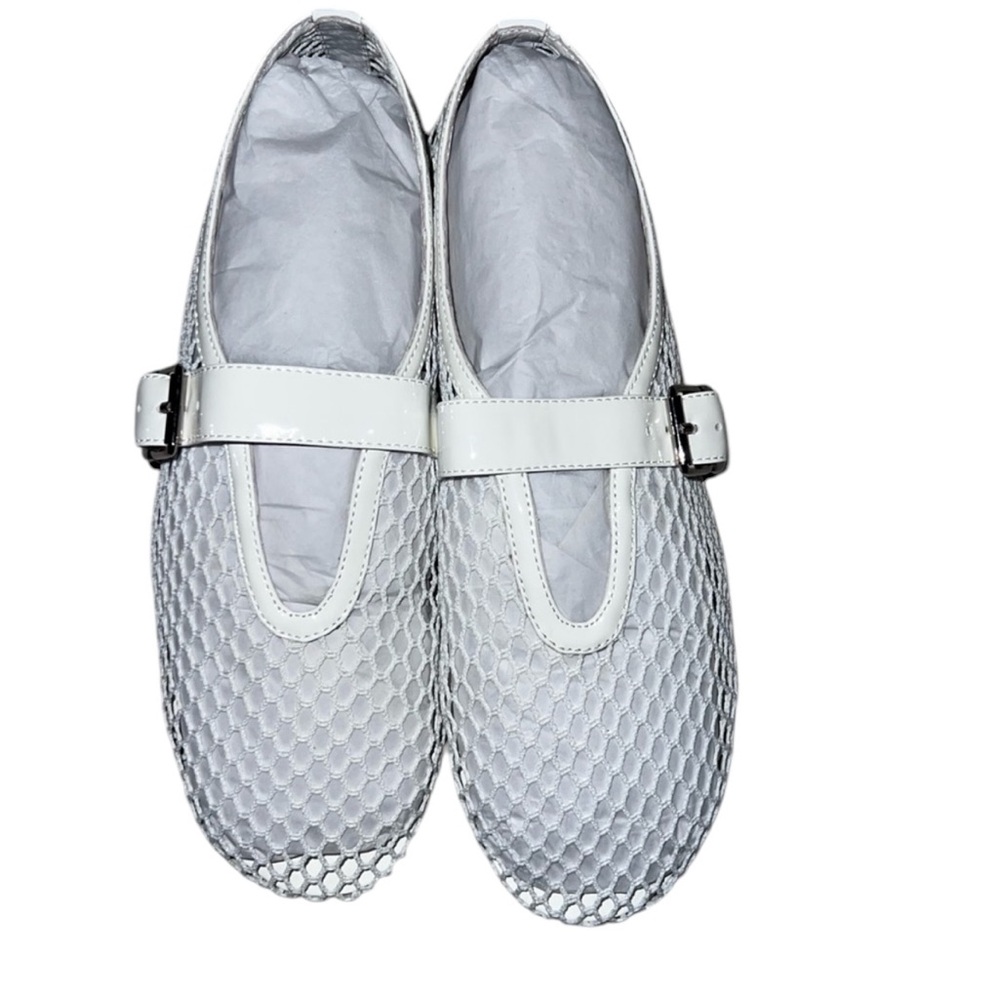 Jeffrey Campbell White Textured Flats – Size 11 – NIB